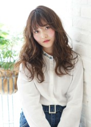 大人かわいいフェザーロング