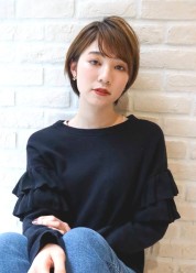 ひし形シルエットの大人ショート